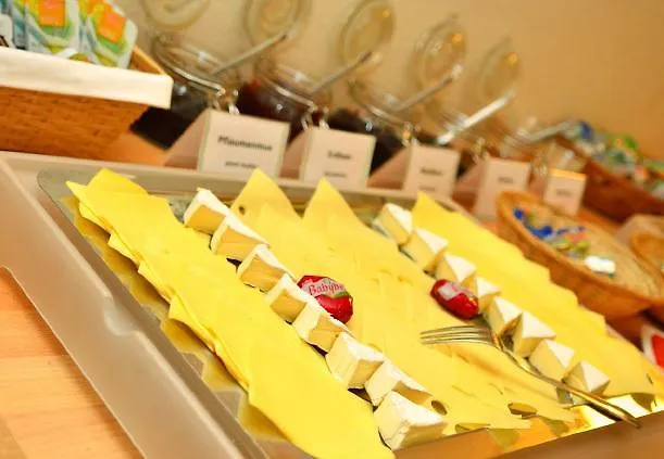 Brucker Sportpark 2* Colonia